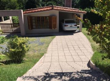 Casa de 8 ambientes, Valle Hermoso · Excelente Vivienda con Gas Natural, Ubicada Estrategicamente Para La Tú Comodidad.