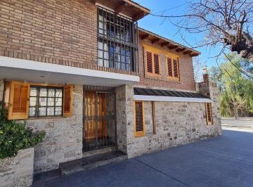 Casa · 183m² · 6 Ambientes · 2 Cocheras · Casa en Mendoza