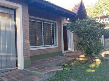 Casa · 218m² · 3 Dormitorios · 2 Cocheras · Casa en Venta en Barrio La Cuesta