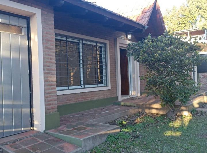 Casa · 218m² · 3 Dormitorios · 2 Cocheras