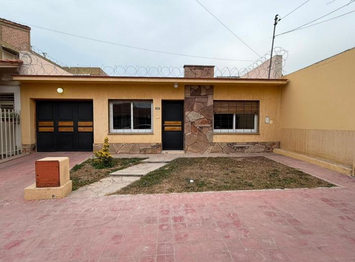 Casa · 100m² · 4 Ambientes · 1 Cochera