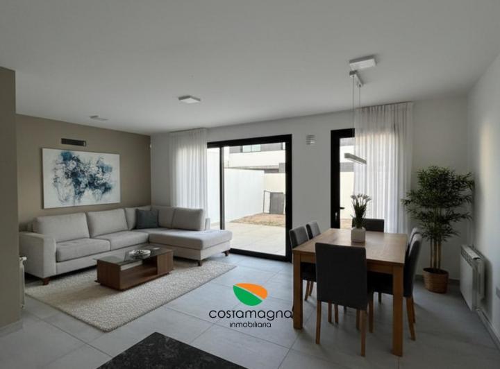 Casa · 147m² · 5 Ambientes · 2 Cocheras