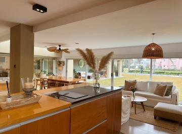 Casa · 280m² · 6 Ambientes · 4 Cocheras · Venta Casa Country Rosario Golf Fisherton Rosario