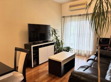 Departamento de 3 ambientes, Flores · Semipiso 3 Ambientes Al Frente con Balcón y Baulera. Apto Crédito