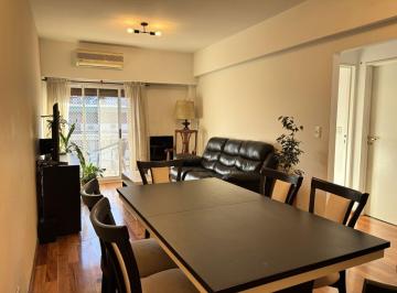 Departamento de 3 ambientes, Flores · Semipiso 3 Ambientes Al Frente con Balcón y Baulera. Apto Crédito