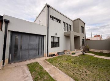 Casa · 236m² · 6 Ambientes · 2 Cocheras · Venta | Casa 3 Dorm - Barrio Tagliaferri Plottier