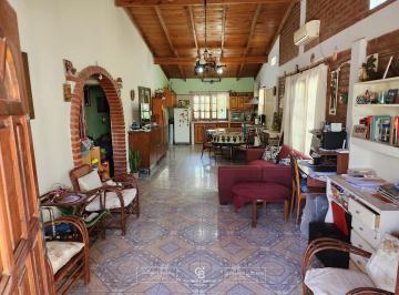 Casa · 319m² · 5 Ambientes · 3 Cocheras · Casa en Guernica