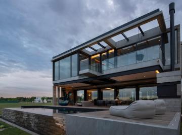 Casa · 487m² · 11 Ambientes · 2 Cocheras · Venta Espectacular Casa en Pilará con Vistas Al Golf y Al Lago – Barrio La Calesa - Pilar