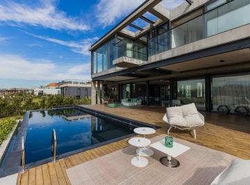 Casa · 487m² · 11 Ambientes · 2 Cocheras · Venta Espectacular Casa en Pilará con Vistas Al Golf y Al Lago – Barrio La Calesa - Pilar
