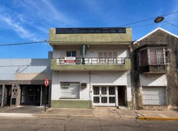 Casa · 212m² · 7 Ambientes · 2 Cocheras · Amplia Casa en Venta - B° Industrial - 2 Viviendas en Una