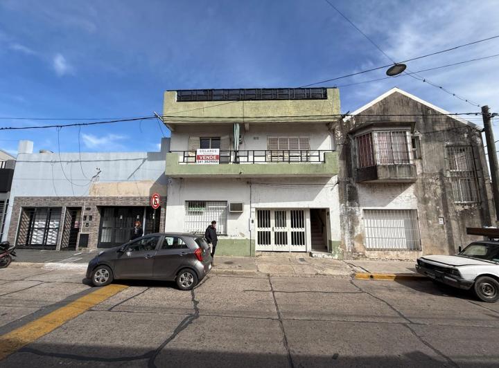 Casa · 212m² · 7 Ambientes · 2 Cocheras