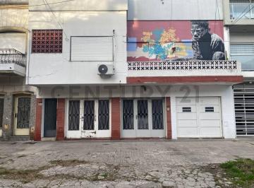 PH · 80m² · 4 Ambientes · 1 Cochera · 9 y 40. PH 2 Domritorios y Cochera