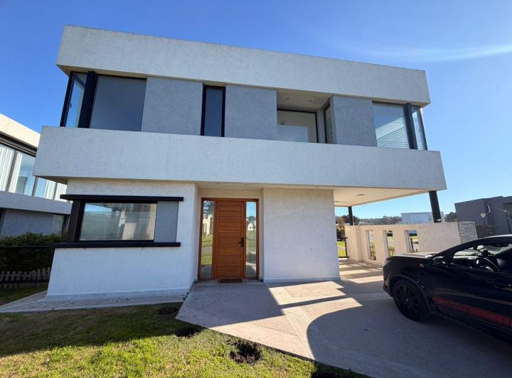 Casa · 200m² · 4 Ambientes