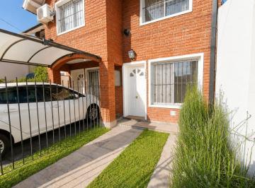 Casa · 75m² · 3 Ambientes · 1 Cochera · Venta Duplex 3 Amb Apto Credito