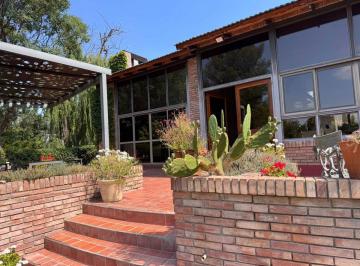 Casa · 565m² · 6 Ambientes · 2 Cocheras · Se Vende Casa en Chacras de Coria