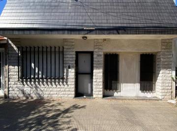 Casa · 127m² · 3 Ambientes · 1 Cochera · Casa con Renta Activa – 2 Dorm. – España y Hospitales