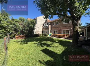 Casa · 180m² · 5 Ambientes · 1 Cochera · Alquiler Ana Valencia