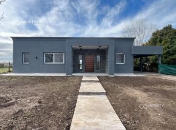 Casa · 145m² · 5 Ambientes · Casa en Venta en San Sebastián a La Laguna - Area 10