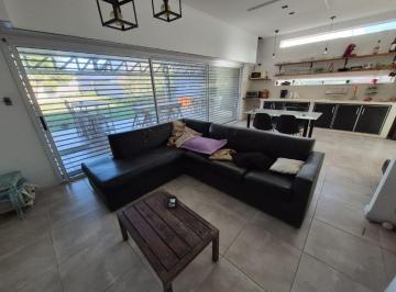 Casa de 2 ambientes, La Plata · Casa en Venta Calle 217 Entre 43 y 44