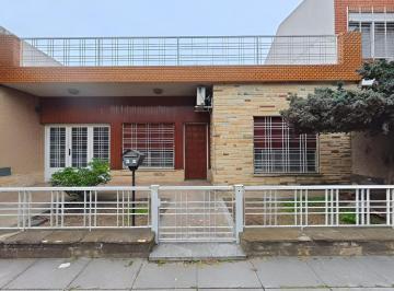 Casa · 150m² · 3 Ambientes · 3 Cocheras · Venta Casa 3 Amb Lote 350 m² Parque Garaje V. Tesei