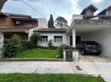 Casa de 3 ambientes, San Isidro · Martínez: Hermosa Casa de 3 Ambientes en Planta Baja con Jardín