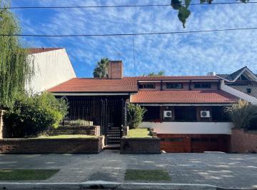 Casa · 553m² · 7 Ambientes · 3 Cocheras · Casa en Venta - Banfield (Larrea 760)