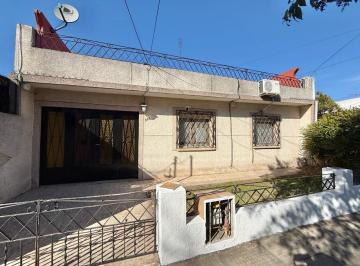 Casa · 80m² · 3 Ambientes · 1 Cochera · Casa 3 Ambientes en Alquiler en Ituzaingó Norte
