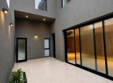 Casa · 100m² · 5 Ambientes · Casa - Centro