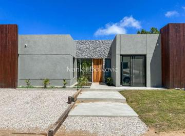 Casa de 5 ambientes, Costa Esmeralda · Venta Casa de 187 m² con 4 Dorm. en Costa Esmeralda con Fondos Libres