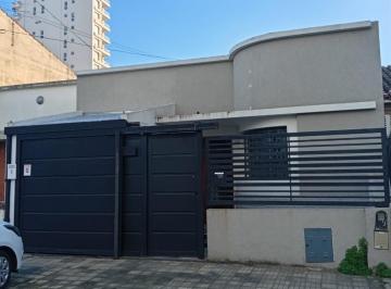 Casa · 5 Ambientes · Casa con Local en Alquiler - Banfield
