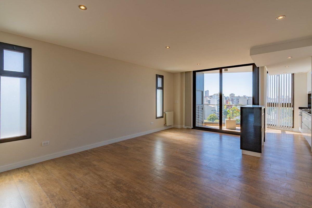 Increíble departamento de 3 ambientes con balcón parrilla y cochera cubierta en venta