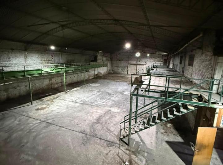 Depósito · 1600m²