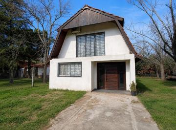 Casa · 136m² · 6 Ambientes · 2 Cocheras · Casa Chalet en Alquiler en Pueblo Esther, Rosario, Santa Fe