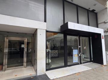 Local comercial · 240m² · 2 Ambientes · Local en Flores