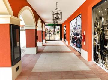 Local comercial · 85m² · 1 Cochera · Locales Comerciales en Pueblo Caamaño C/cochera