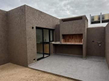Casa · 70m² · 3 Ambientes · 1 Cochera · Duplex con Caldera y Radiadores en Quebradas de Manantiales