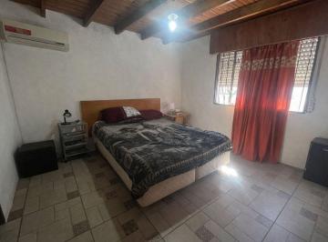 Casa · 190m² · 5 Ambientes · 3 Cocheras · Venta Casa 5 Amb. Cochera Patio Permuta Moron
