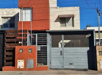 Casa · 120m² · 6 Ambientes · 1 Cochera · Alquiler Dúplex de 3 Dorm. Córdoba – Patio con Asador