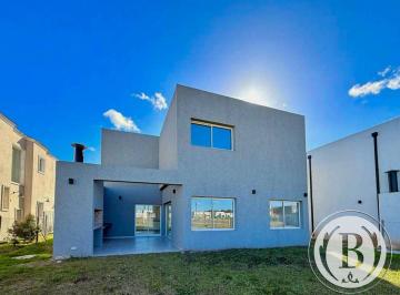 Casa de 4 ambientes, Pilar · Bustamante Prop Santa Lucia 12587 Casa Venta Pilar del Este