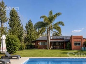 Casa · 160m² · 4 Ambientes · 2 Cocheras · Casa en San Rafael