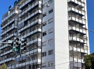 Departamento · 58m² · 3 Ambientes · 1 Cochera · Unico! 3 Amb. C - Coch. Lindisimo Apto Credito Usd 183.000