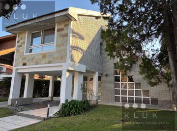 Casa · 200m² · 5 Ambientes · 2 Cocheras · Casa con Pileta en El Sosiego