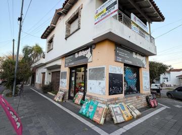 Casa · 440m² · 5 Ambientes · 1 Cochera · En Venta Importante Inmueble (Casa, Local y Dpto). Oportunidad! Desarrollo Inmob. o Renta.