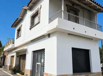 Casa · 440m² · 5 Ambientes · 1 Cochera · En Venta Inmueble (Casa, Local y Dpto). Importante Potencial Inmobiliario o Renta. Retasado.