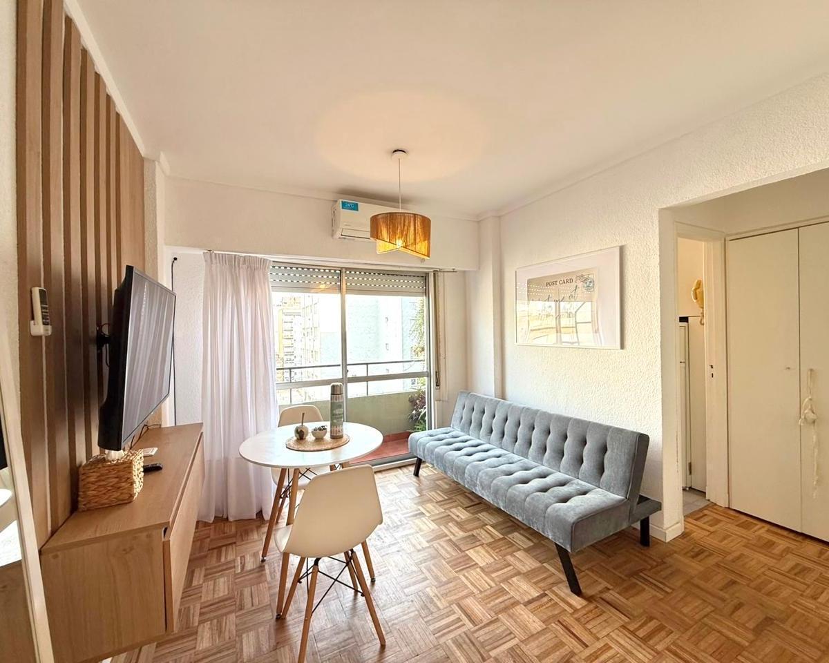 Departamento 1 ambiente con balcón a la calle - en Venta