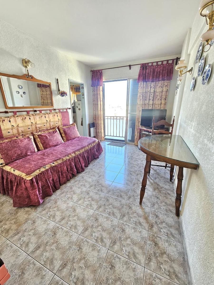 Departamento de 2 ambientes con balcón lateral - en Venta