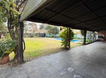 Casa · 207m² · 5 Ambientes · 7 Cocheras · Casa en Venta Pilar - con Piscina y Gran Lote