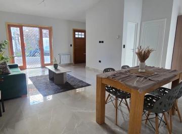 Casa · 108m² · 3 Ambientes · 1 Cochera · PH 3 Amb. Totalmente Independiente Al Frente con Cochera