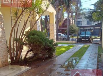 Casa · 226m² · 4 Dormitorios · 1 Cochera · Venta Casa 5 Ambientes Merlo