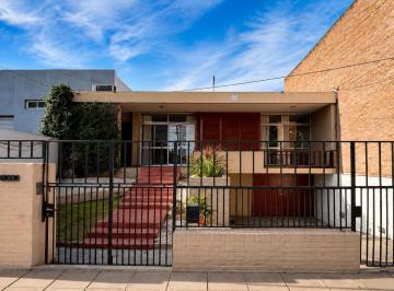 Casa · 300m² · 6 Ambientes · 1 Cochera · Casa en San Nicolas de Los Arroyos